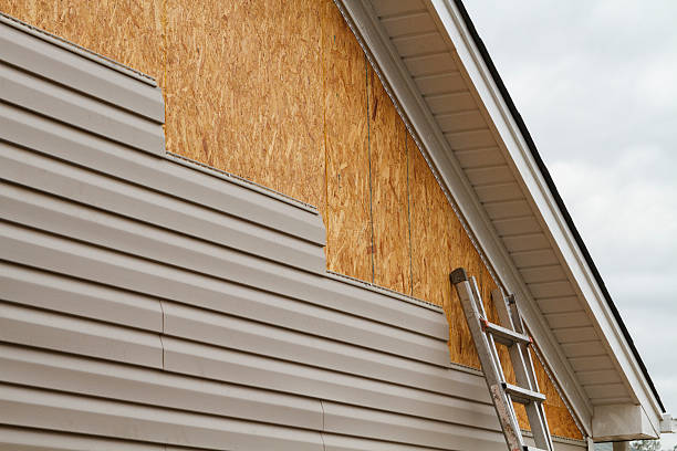 Professional Siding Contractor technician working in Spencerville, OH